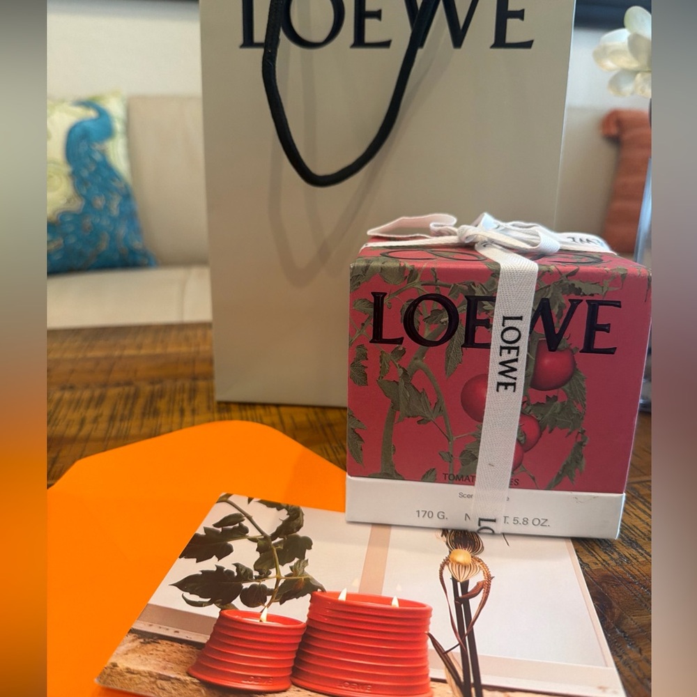 Loewe scented special edition tomatoes candle
sold out